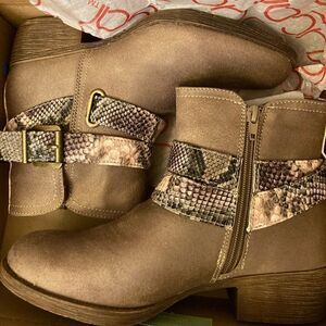 Sugar Tora Booties - NWT - Taupe / SZ 7.5